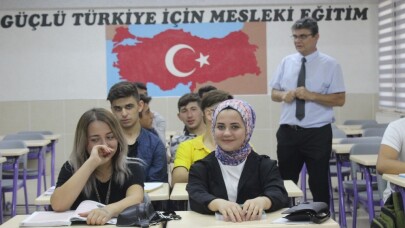 (Özel) Haftada bir gün okula gidip lise mezunu oluyorlar