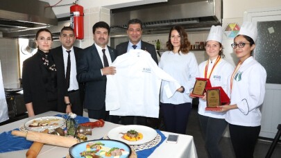 Rektör Sarıbıyık’tan genç aşçılara teşekkür