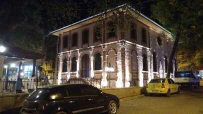 Restore edilen asırlık cami kısmen ibadete açıldı