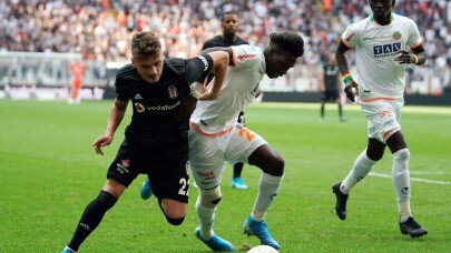 Süper Lig: Beşiktaş: 0 - Aytemiz Alanyaspor: 0 (İlk yarı)