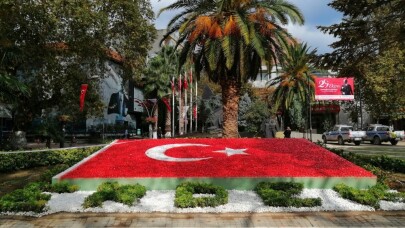 Türk Bayrağı motifi yenilendi