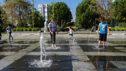 Yaz bitti çocukların su sevgisi bitmedi