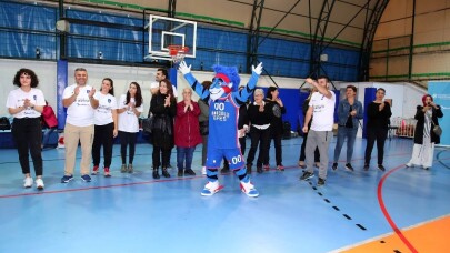 Anadolu Efes, EuroLeague One Team Projesi’nin altıncı çalışmasını gerçekleştirdi