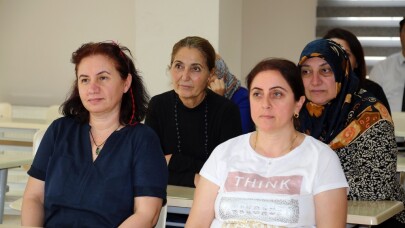 Ataşehir’de kurulan Ataevlerinde eğitim ve seminerler devam ediyor