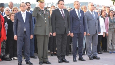 Ayvalık’ta Atatürk, ebediyete intikal edişinin 81. yıl dönümünde hüzünle anıldı