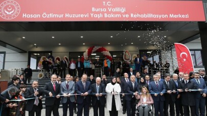 Bakan Selçuk 5 yıldızlı otel konforundaki huzurevini açtı