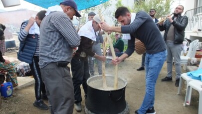 Balıkesir’de davulla keşkek dövme geleneği devam ediyor