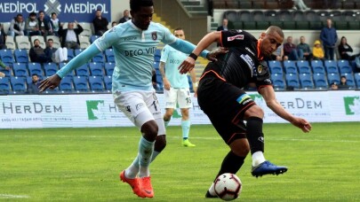 Başakşehir lidere konuk oluyor