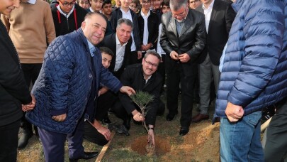 Başakşehir’de fidanlar öğretmenlere emanet