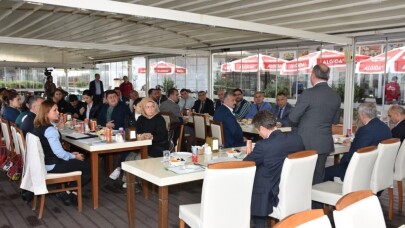 Başkan Kılıç ruhsat müdürleri ile bir araya geldi