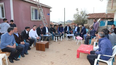 Başkan Söğüt’evi yanan aileleri ziyaret etti