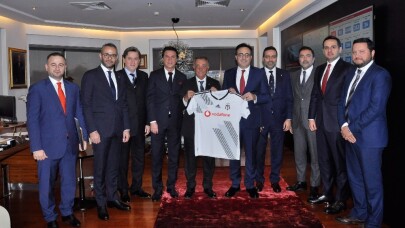 Beşiktaş Başkanı Ahmet Nur Çebi’den İlker Aycı’ya ziyaret