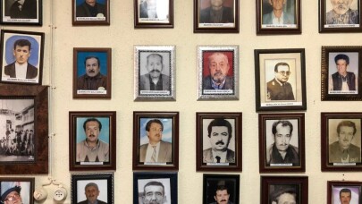 Bu köyde hayatını kaybeden vatandaşların resimleri sergileniyor