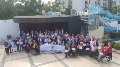 Burhaniye’de TSD Şube Başkanı Vardar Antalya da toplantıya katıldı