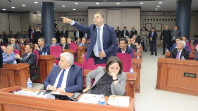 Büyükşehir Belediye Meclisinde gerginlik