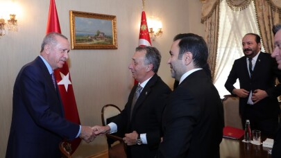 Cumhurbaşkanı Erdoğan, Beşiktaş Kulübü Yönetim Kurulu’nu kabul etti