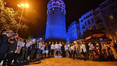 Diyabetliler için Galata Kulesi mavi renge büründü