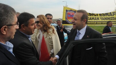 Egemen Bağış’ı Prag’a taksiciler uğurladı