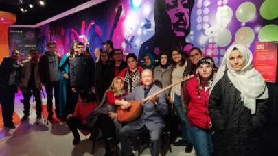 Engelliler Madame Tussauds Müzesi’ni ziyaret etti