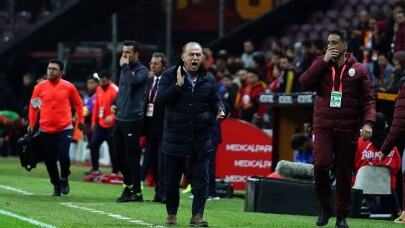 Fatih Terim sarı kart gördü