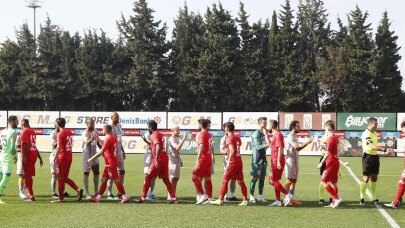 Galatasaray, hazırlık maçında Ümraniyespor’u 4-0 mağlup etti