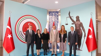 Güzellik kraliçesinden adliye ziyareti