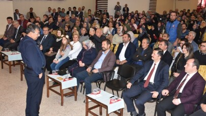 Hayati İnanç Sındırgı’da konferans verdi