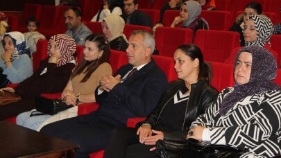 Hendek’te, ‘Çocuk sağlığı ve hastalıkları’ konulu söyleşi düzenledi