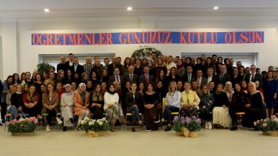 İhlas Koleji Öğretmenler Günü’nü kutladı