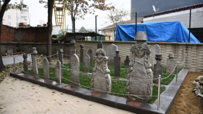 İnegöl Belediyesi’nin kurucu başkanına anıt mezar yapıldı