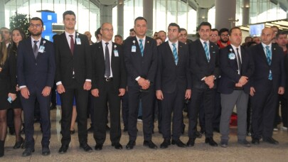 İstanbul Havalimanı’nda Ata’ya saygı duruşu