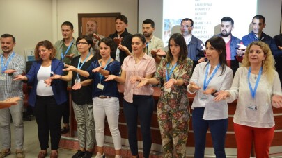 İzmit Belediyesi’nde personele işaret dili eğitimi