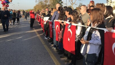 Kadıköy’de 6 buçuk kilometrelik Ata’ya Saygı zinciri