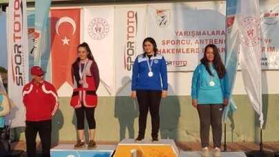 Kağıtsporlu atıcılar Bursa ve Konya’dan madalya ile döndü