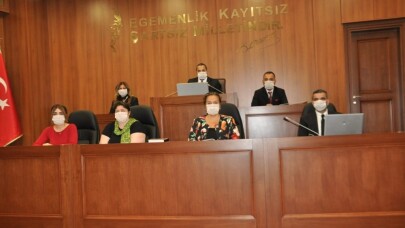 Kartal Belediye Meclisi lösemiye maske ile dikkat çekti