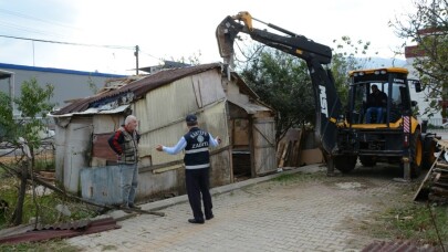 Kartepe’de usulsüz hayvan barınakları kaldırılıyor