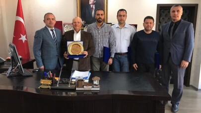 Kaymakam Öner’den eğitime destek verenlere plaket