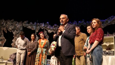 Küçükçekmece’de tiyatro sezonu açıldı