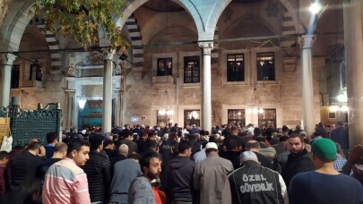 Mevlit Kandili’nde Eyüp Sultan Camii doldu taştı