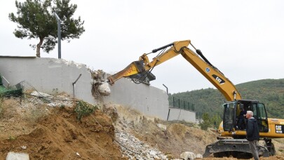 O villada yıkım başladı