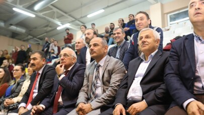 Öğretmenlerde kazanan Uluğbey oldu