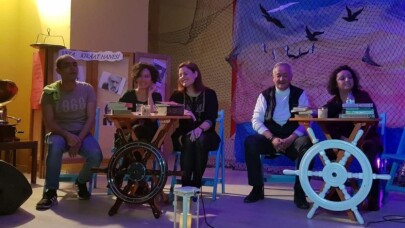 Öğretmenlerden şiir ve müzik dinletisi
