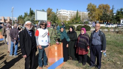 Organları bağışçıları ve organ nakli olanlar birlikte fidan dikti
