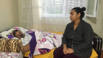 (Özel) Damak kanserine yakalanan kadın ağzını kullanamıyor, kızı yardım eli bekliyor