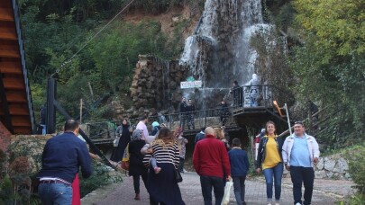 (Özel) Doğal güzellikleri ile bilinen Maşukiye, sonbaharda tatilcilerin ilgi odağı oldu