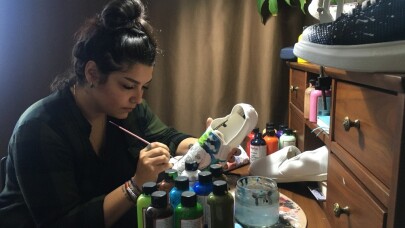 Özel sektörden vazgeçip renklere adım attırmaya başladı
