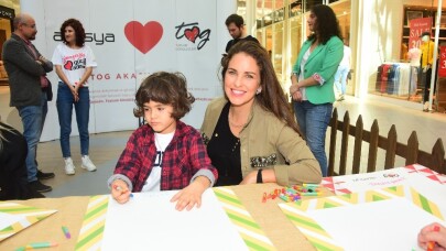 Pınar Altuğ, Aslı Tandoğan, Akasya Asıltürkmen ve Bora Gencer çocuklarla resim yaptı