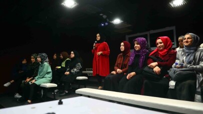 Sınav stresini karaokeyle atıyorlar