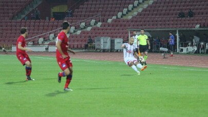 TFF 1. Lig: Balıkesirspor: 0 - Altınordu: 0 (İlk yarı)