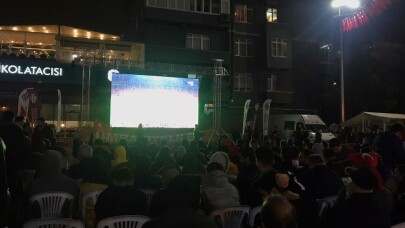 Ümraniye’de dev ekranda milli maç keyfi